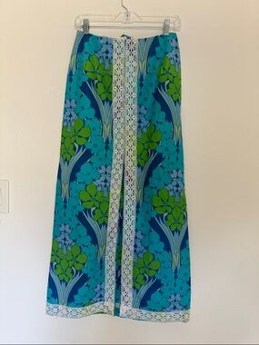 Rare Vintage Meadowbank Maxi skirt 1960s-1970s with bold floral pattern and lace